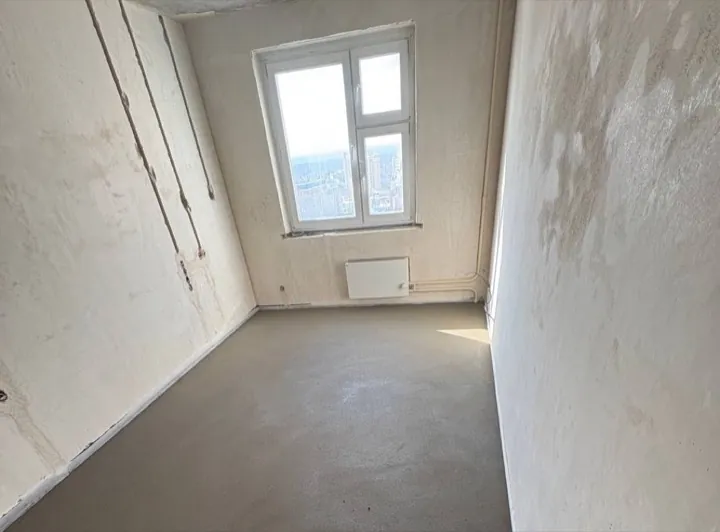 Результат полусухой стяжки 78 м² в квартире в Москве - комната с видом на город