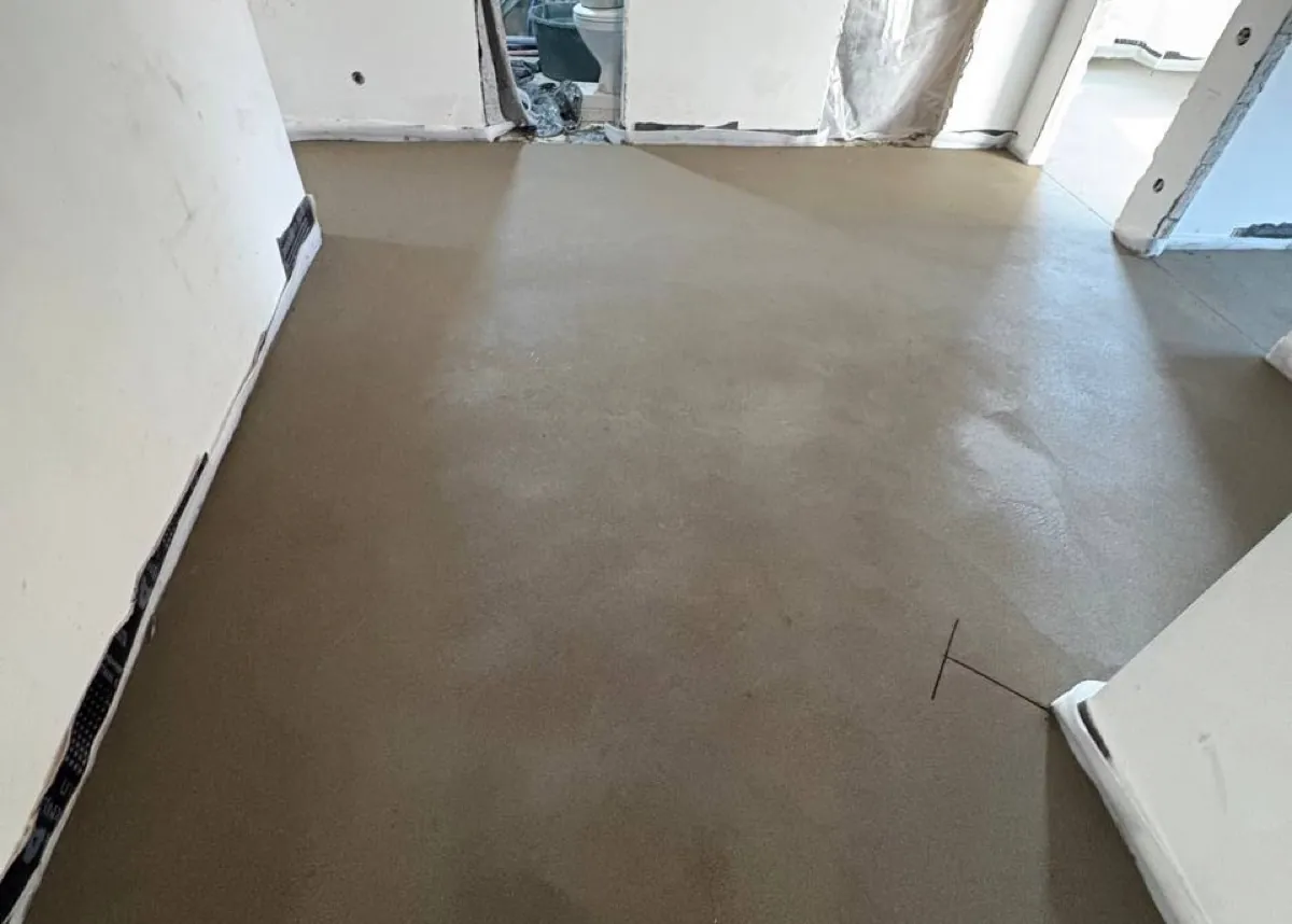 Полусухая стяжка пола 85 м² - Квартира, ул. Поляны, Москва